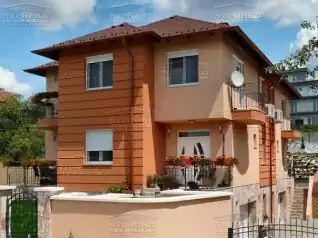 Hagyományos Társasház, 416m2, Pince+Földszint+Emelet, Kontytető (Budapest-Hosszúrét) - Előnézeti kép