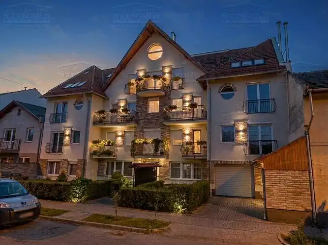 Hagyományos Egyedi Társasház, 1875m2, Földszint+3 Emelet, Kontytető+Nyeregtető (Budapest-Rákospalota) - Elkészült állapot (1. kép)