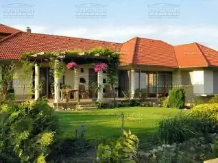 Mediterrán Családi ház, 317m2, Pince+Földszint, Kontytető (Üröm) - Előnézeti kép