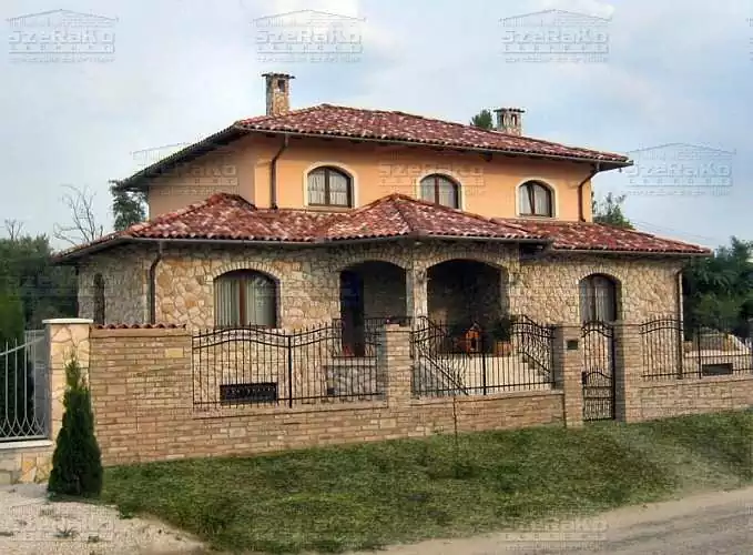 Mediterrán Családi ház, 423m2, Pince+Földszint+Emelet, Kontytető (Vác-Kisderecske) - Elkészült állapot (1. kép)