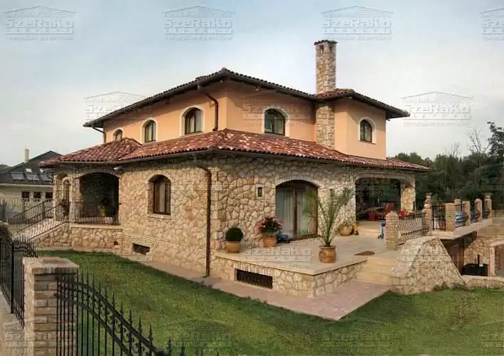 Mediterrán Családi ház, 423m2, Pince+Földszint+Emelet, Kontytető (Vác-Kisderecske) - Elkészült állapot (2. kép)