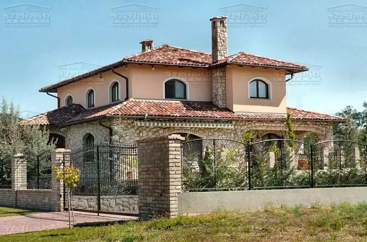 Mediterrán Családi ház, 423m2, Pince+Földszint+Emelet, Kontytető (Vác-Kisderecske) - Elkészült állapot (5. kép)