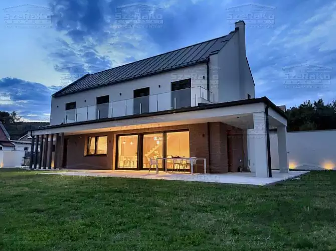 Modern Családi ház, 193m2, Földszint+Emelet, Nyeregtető+Lapostető (Csopak) - Elkészült állapot (3. kép)
