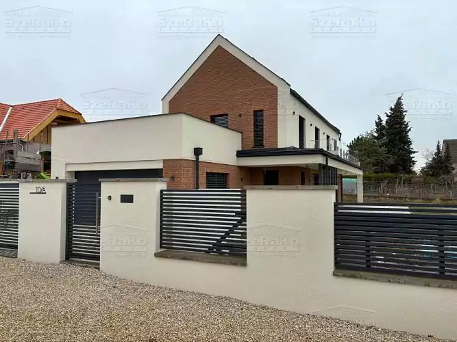 Modern Családi ház, 193m2, Földszint+Emelet, Nyeregtető+Lapostető (Csopak) - Elkészült állapot (5. kép)