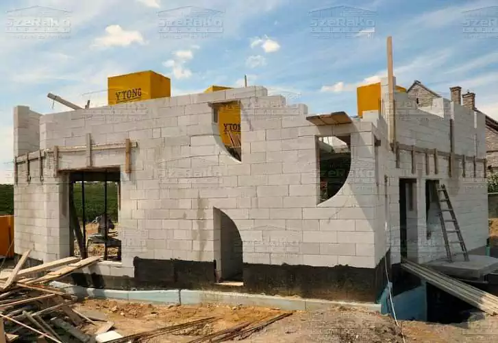 Modern Családi ház, 287m2, Pince+Földszint+Tetőtér, Dongatető (Zsámbék) - Kivitelezés alatti állapot (2. kép)