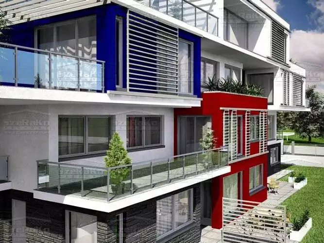 Blokkos elrendezésű kék-fehér-piros modern társasház, nagy teraszokkal